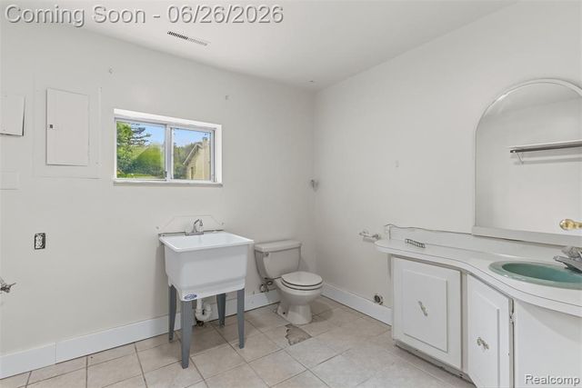 5120 Hillcrest Circle, Flint, MI 48506