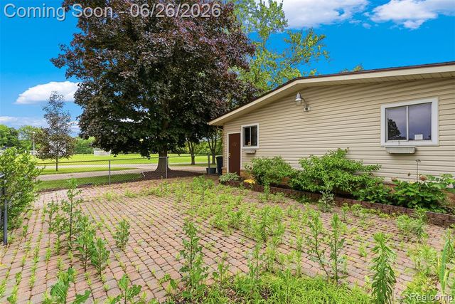 5120 Hillcrest Circle, Flint, MI 48506