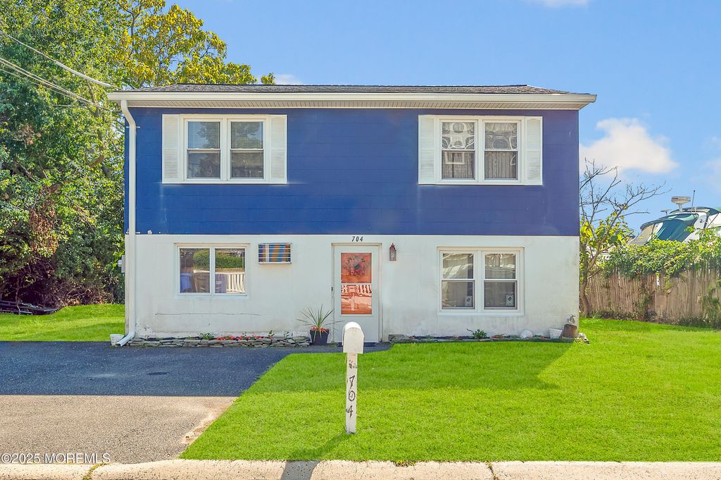 704 Mount Place, Point Pleasant, NJ 08742