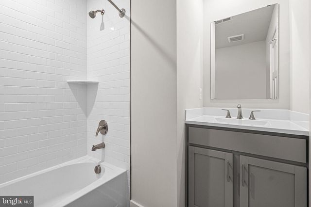 225 HUNTWELL WEST AVE, Ranson, WV 25438