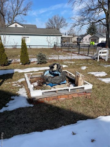 26521 Barrington, Madison Heights, MI 48071