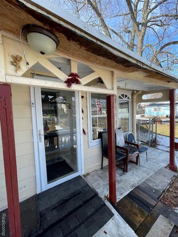 26521 Barrington, Madison Heights, MI 48071