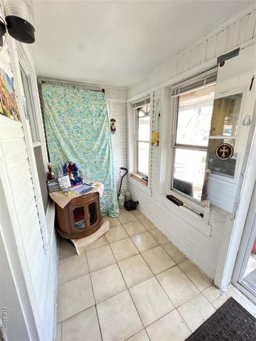 26521 Barrington, Madison Heights, MI 48071