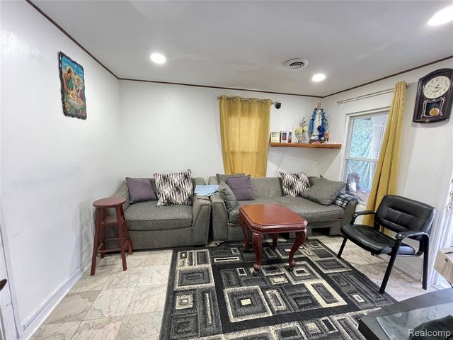 26521 Barrington, Madison Heights, MI 48071