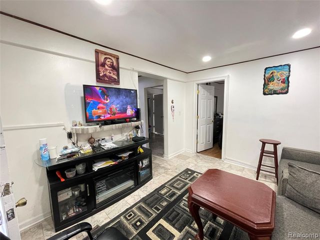 26521 Barrington, Madison Heights, MI 48071