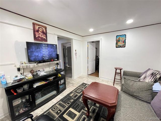 26521 Barrington, Madison Heights, MI 48071