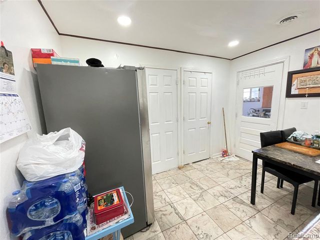 26521 Barrington, Madison Heights, MI 48071