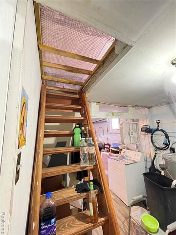 26521 Barrington, Madison Heights, MI 48071