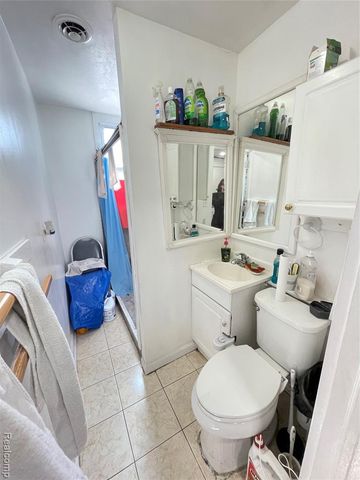 26521 Barrington, Madison Heights, MI 48071