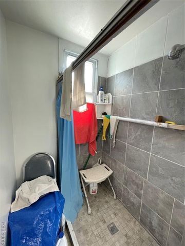 26521 Barrington, Madison Heights, MI 48071