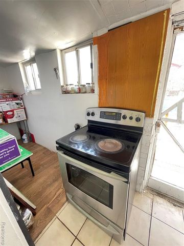 26521 Barrington, Madison Heights, MI 48071