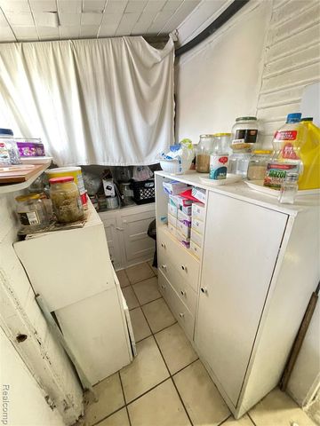 26521 Barrington, Madison Heights, MI 48071