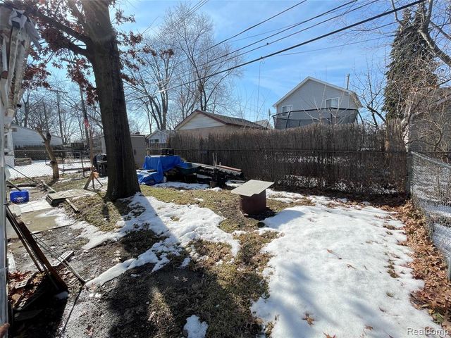 26521 Barrington, Madison Heights, MI 48071