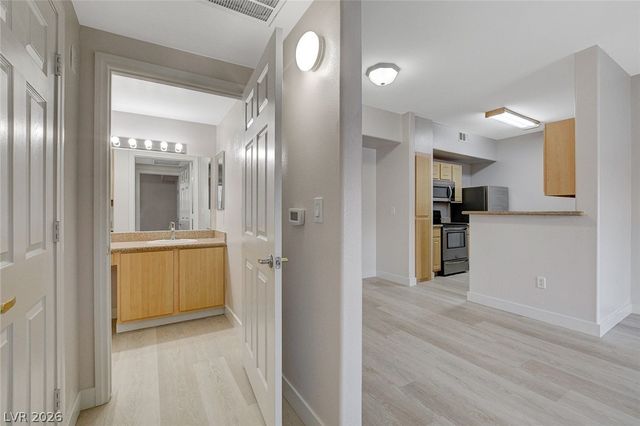 8000 Badura Avenue 1143, Las Vegas, NV 89113