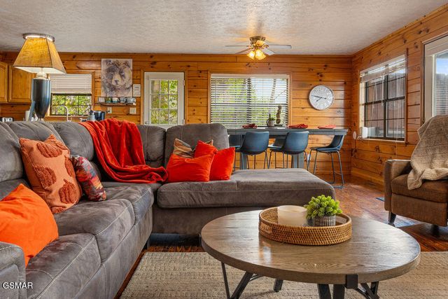 1582 Bears Den Way, Sevierville, TN 37862