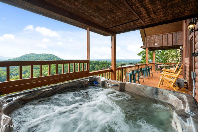 1582 Bears Den Way, Sevierville, TN 37862