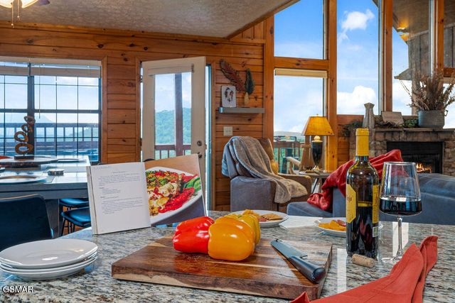 1582 Bears Den Way, Sevierville, TN 37862