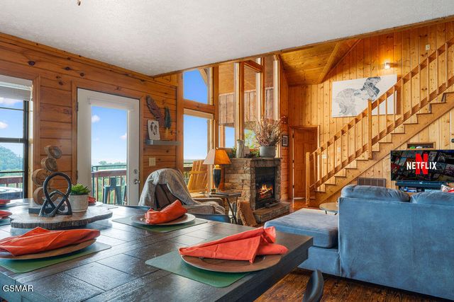 1582 Bears Den Way, Sevierville, TN 37862