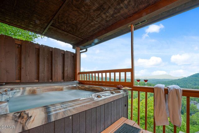 1582 Bears Den Way, Sevierville, TN 37862