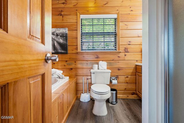 1582 Bears Den Way, Sevierville, TN 37862