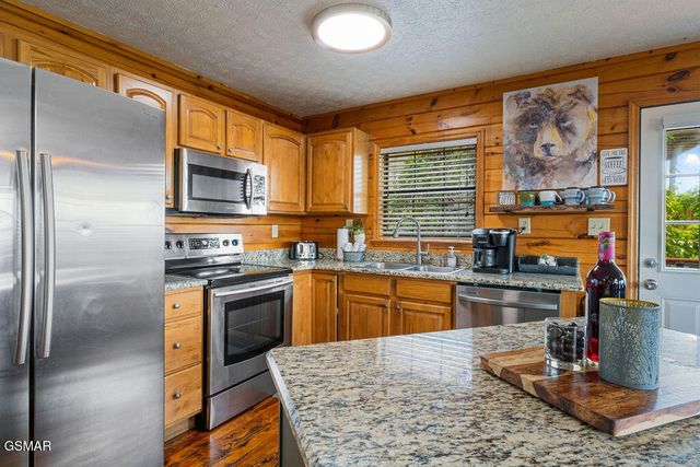 1582 Bears Den Way, Sevierville, TN 37862