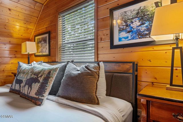 1582 Bears Den Way, Sevierville, TN 37862