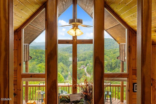 1582 Bears Den Way, Sevierville, TN 37862