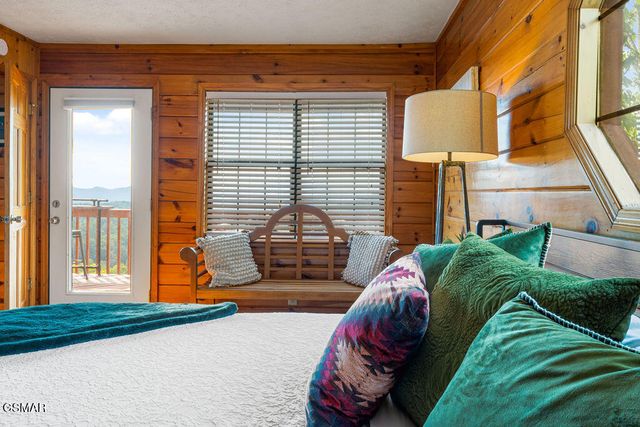 1582 Bears Den Way, Sevierville, TN 37862