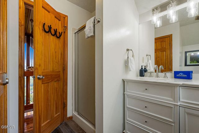 1582 Bears Den Way, Sevierville, TN 37862