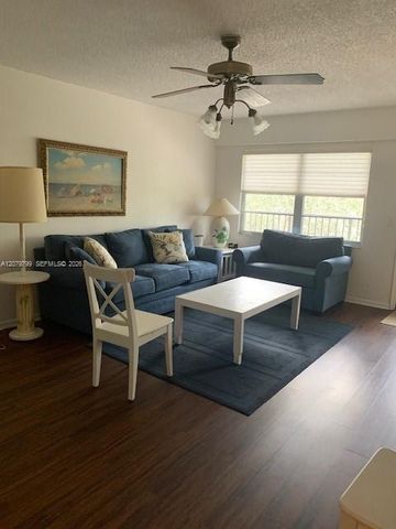 300 SW 134th Way 405E, Pembroke Pines, FL 33027