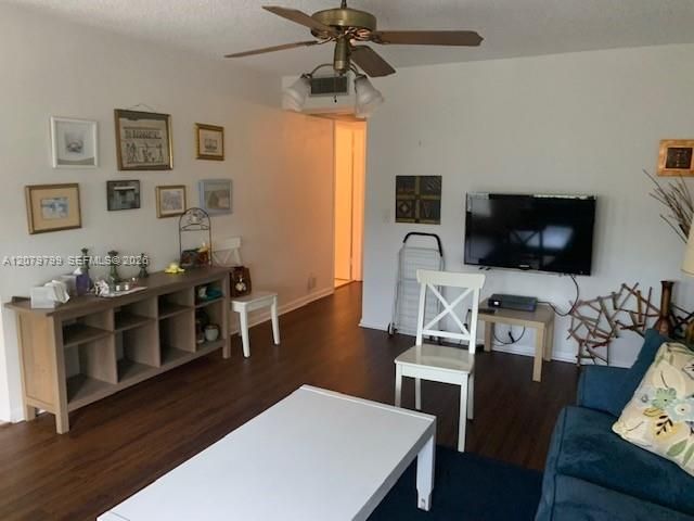 300 SW 134th Way 405E, Pembroke Pines, FL 33027