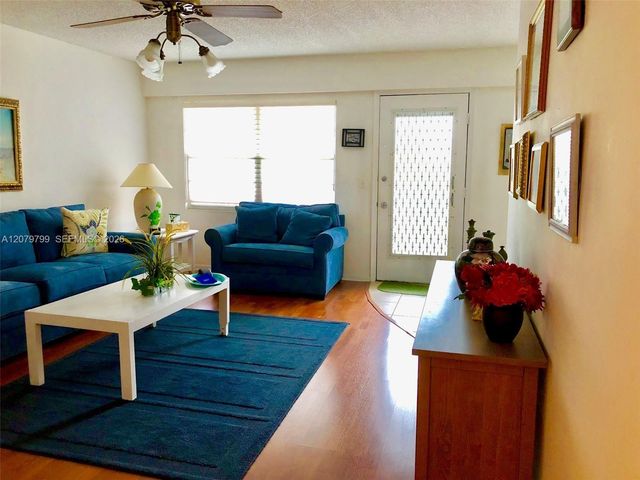 300 SW 134th Way 405E, Pembroke Pines, FL 33027