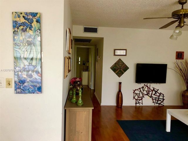 300 SW 134th Way 405E, Pembroke Pines, FL 33027