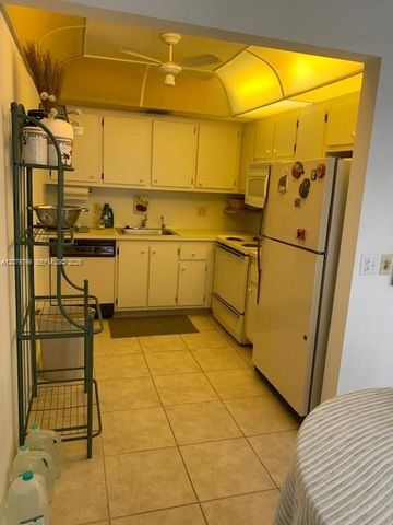 300 SW 134th Way 405E, Pembroke Pines, FL 33027