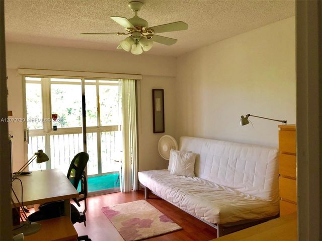 300 SW 134th Way 405E, Pembroke Pines, FL 33027