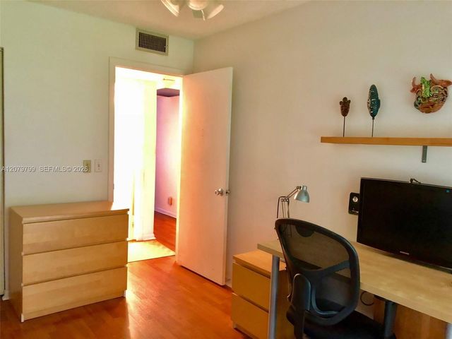 300 SW 134th Way 405E, Pembroke Pines, FL 33027