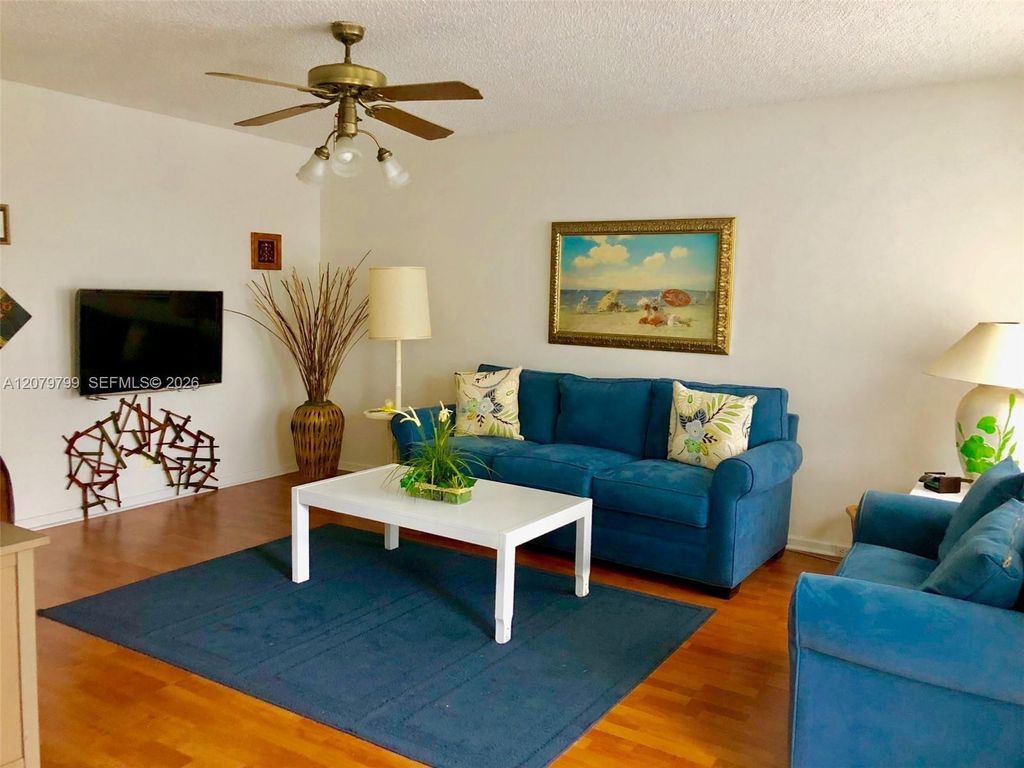 300 SW 134th Way 405E, Pembroke Pines, FL 33027