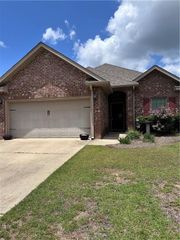 2432 Mckenzie Court, Saraland, AL 36571