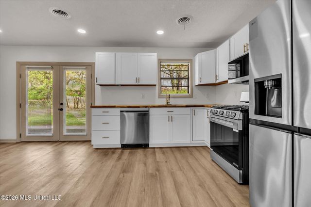 8182 Cedarbrook Drive, Southaven, MS 38671