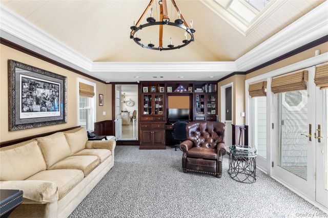 1 Glenby Lane, Brookville, NY 11545