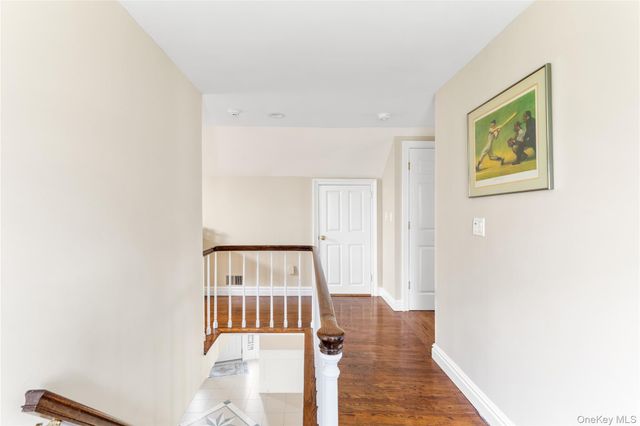 1 Glenby Lane, Brookville, NY 11545