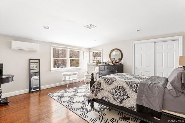 1 Glenby Lane, Brookville, NY 11545