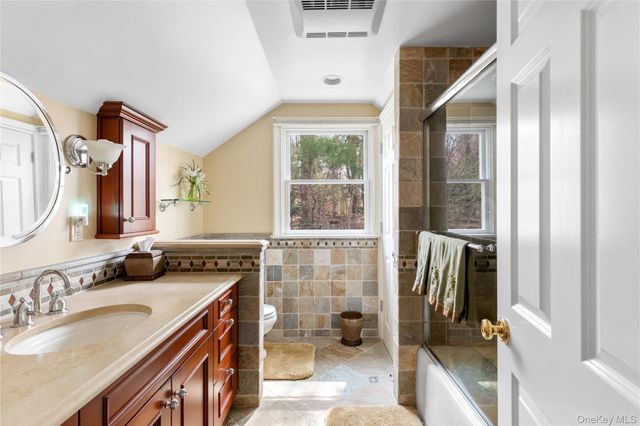 1 Glenby Lane, Brookville, NY 11545