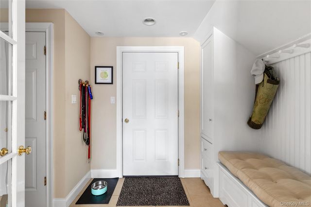 1 Glenby Lane, Brookville, NY 11545