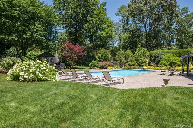 1 Glenby Lane, Brookville, NY 11545
