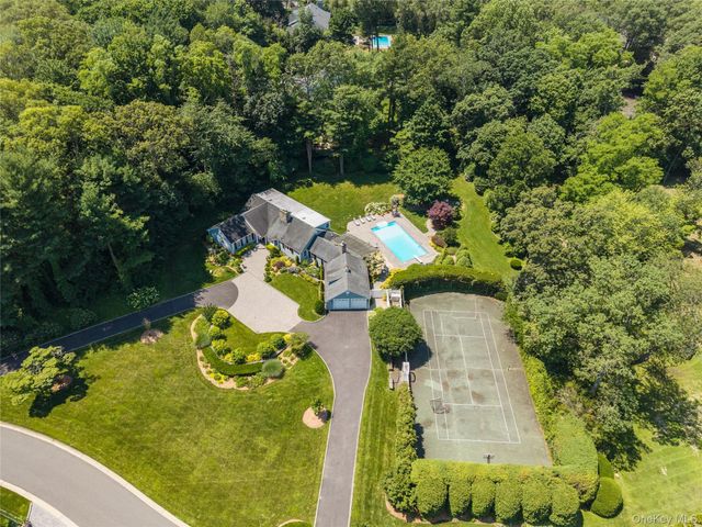 1 Glenby Lane, Brookville, NY 11545