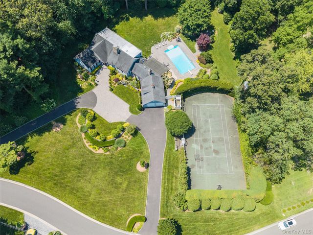 1 Glenby Lane, Brookville, NY 11545