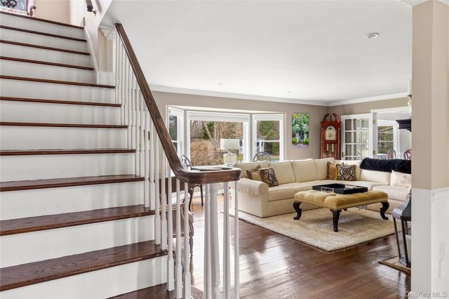 1 Glenby Lane, Brookville, NY 11545