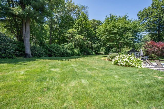 1 Glenby Lane, Brookville, NY 11545