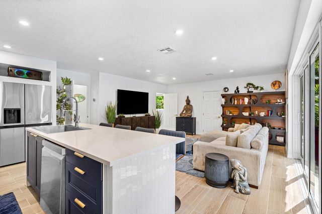 2041 NE 30th Street, Fort Lauderdale, FL 33306